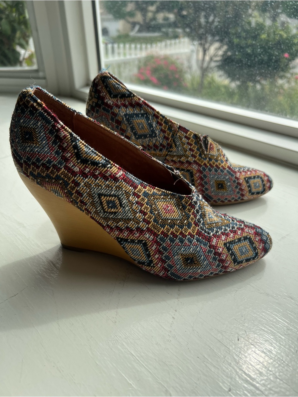 Anthropologie Lucky Penny "Diana" tapestry wedge heels, 7.5